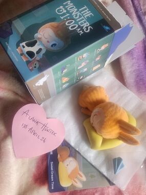 AUTHENTIC POPMART FIGURINE THE MONSTERS 1:00AM 'SWEET DREAM TIME'